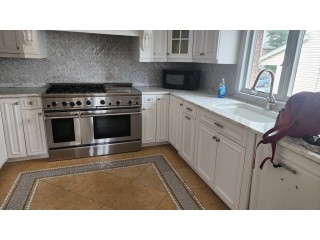 와잇스톤 3Bed 2Bath와 3층옥탑방 145가 19Ave. 2층과3층나무 물만포함 1800sf. 주차 세탁기 전부새것
