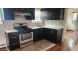 후레쉬메도우 3Bed 1Bath 175가 73Ave. 2층나무 물만포함 주차1대포함 세탁기 8월중순입주