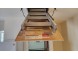 후레쉬메도우 3Bed 1Bath 175가 73Ave. 2층나무 물만포함 주차1대포함 세탁기 8월중순입주