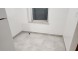 플러싱 아파트 1Bed 1Bath 노던과파슨 1층나무 히팅과온수포함 기차및전철역도보 