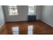 플러싱 아파트 1Bed 165가 43Ave. 4층나무 Top Floor 히팅과온수포함 노던1블럭 교통편리 환하고깨끗