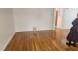 후레쉬메도우 2Bed 1Bath 유토피아파크웨이 65Ave. 2층나무 히팅과온수포함 드라이브웨이 전용둿마당 작은펫OK