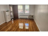 후레쉬메도우 2Bed 1Bath 유토피아파크웨이 65Ave. 2층나무 히팅과온수포함 드라이브웨이 전용둿마당 작은펫OK