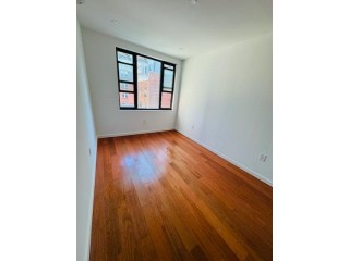 플러싱 콘도 아파트 2Bed 2Bath 146가 35Ave. 3층나무 엘리베이터 세탁기 물만포함 