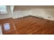 플러싱 3Bed 1.5Bath 169가 43Ave. 2층나무 히팅과온수포함 주차1대 1200sf. 넓은거실과침실 새로개조