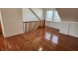 플러싱 3Bed 1.5Bath 169가 43Ave. 2층나무 히팅과온수포함 주차1대 1200sf. 넓은거실과침실 새로개조