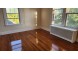 플러싱 3Bed 1.5Bath 169가 43Ave. 2층나무 히팅과온수포함 주차1대 1200sf. 넓은거실과침실 새로개조