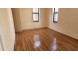 플러싱 아파트 2Bed 1Bath 168가 36Ave. 6층나무 넓은거실과침실 히팅과온수포함 기차역과노던2.5블럭 지하에세탁실 