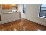 플러싱 아파트 1Bed 168가 36Ave. 6층나무 히팅과온수포함 기차역과노던2.5블럭 지하에세탁실 아주큰침실