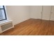플러싱 아파트 1Bed 168가 36Ave. 6층나무 히팅과온수포함 기차역과노던2.5블럭 지하에세탁실 아주큰침실