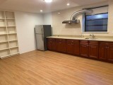 베이사이드 2Bed 1Bath 203가 28Ave. 바닥타일 전부포함 1200sf. 실내세탁기 주차편리