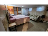 플러싱 1Bed 158가 33Ave. 바닥타일 전부포함 출입문별도 주차아주편리 약간의가구포함 인터넷
