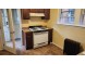 플러싱 3Bed 1Bath 153가 35Ave. 1층나무 새로개조 물만포함 넓은둿마당/주차가능 기차역도보 한양마트