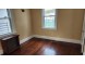 플러싱 3Bed 1Bath 153가 35Ave. 1층나무 새로개조 물만포함 넓은둿마당/주차가능 기차역도보 한양마트