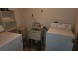와잇스톤 독채 3Bed 2Bath 큰거실과주방 지하 가라지와드라이브웨이 주차편리 세탁기지하 넓은둿마당과앞마당