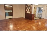 와잇스톤 독채 3Bed 2Bath 큰거실과주방 지하 가라지와드라이브웨이 주차편리 세탁기지하 넓은둿마당과앞마당