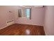 와잇스톤 독채 3Bed 2Bath 큰거실과주방 지하 가라지와드라이브웨이 주차편리 세탁기지하 넓은둿마당과앞마당