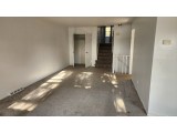 베이사이드 3Bed 2Bath 228가 57Ave. 2층나무 실내세탁기 드라이브웨이 카펫을나무바닥으로 