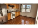 와잇스톤 2Bed 1Bath 150가 15Ave. 2층나무 전부포함(전기까지) 드라이브웨이포함 고속도로부근 새로개조 15번버스