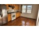 와잇스톤 2Bed 1Bath 150가 15Ave. 2층나무 전부포함(전기까지) 드라이브웨이포함 고속도로부근 새로개조 15번버스