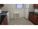 플러싱 아파트 1Bed Bowne 41Ave. 1층나무 히팅과온수포함 기차및전철역 한아름마트