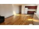 칼리지포인트 3Bed 2Bath 120가 21Ave. 2층나무 물만포함 노펫 주차1대(쓰레기와겨울눈청소) 발코니