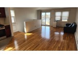 칼리지포인트 3Bed 2Bath 120가 21Ave. 2층나무 물만포함 노펫 주차1대(쓰레기와겨울눈청소) 발코니