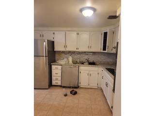 베이사이드 3Bed 2Bath Bell Blvd. 13Ave. 3층나무 물만포함 1200sf. 식기세척기 새페인트 주차가능