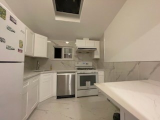 베이사이드 New 3Bed 2Bath 206가 46Ave. 2층나무 발코니 물만포함 깨끗넓고환함 주차편리
