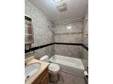 플러싱 2Bed 1Bath 139가 34Ave. 3층나무 히팅과온수포함 발코니 