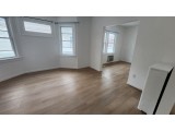 베이사이드 3Bed 2Bath 211가 35Ave. 2층나무 주차별도$200 히팅과온수포함 지하에새세탁기 완전새로개조
