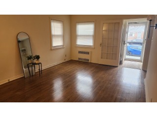 후레쉬메도우 독채 4Bed 2.5Bath Parsons 57Ave. 1,2층과반지하 지하에세탁기 드라이브웨이 키세나공원