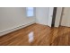 플러싱 4Bed 2Bath 164가 43Ave. 2층나무 물만포함 전부새로개조 주차가능 기차역도보가능