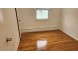 플러싱 4Bed 2Bath 164가 43Ave. 2층나무 물만포함 전부새로개조 주차가능 기차역도보가능