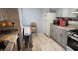 코로나 아파트 2Bed 99가 59Ave. 2층나무 전부포함/전기까지 세탁시설 깨끗하고 안전한동네 엘리베이터