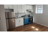 베이사이드 새집 1Bed 1Bath 214가 39Ave. 1층나무 물만포함 실내세탁및건조기 기차역도보 