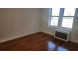 플러싱 아파트 2Bed 1Bath 노던과파슨 5층나무 히팅과온수포함 전철및기차역도보 한아름마트 세탁시설 작은공원