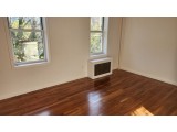 플러싱 아파트 2Bed 1Bath 노던과파슨 5층나무 히팅과온수포함 전철및기차역도보 한아름마트 세탁시설 작은공원