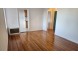 플러싱 아파트 2Bed 1Bath 노던과파슨 5층나무 히팅과온수포함 전철및기차역도보 한아름마트 세탁시설 작은공원