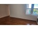 플러싱 아파트 2Bed 1Bath 노던과파슨 5층나무 히팅과온수포함 전철및기차역도보 한아름마트 세탁시설 작은공원