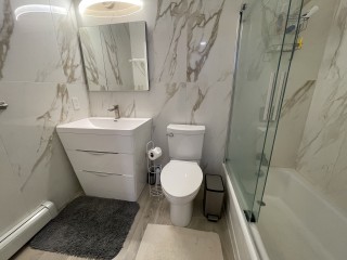 더글라스톤 3Bed 2Bath 2층나무 히팅과온수포함 세탁기와건조기 가라지와드라이브웨이 