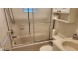 후레쉬메도우 2Bed 1Bath 183가 64Ave. 1층나무 전부포함 지하에세탁실및욕실 주차아주편리