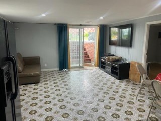 베이사이드 2Bed 1Bath Clearview 26Ave. 바닥타일 전부포함 700sf. 주차편리