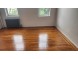 플러싱 아파트 1Bed 1Bath 3층나무 히팅과온수포함 전부새로개조 환하고깨끗 노던2블럭 기차역도보