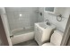 플러싱 아파트 1Bed 1Bath 150가 35Ave. 4층나무 히팅과온수포함 전부새로개조 전부새것 넓은거실과많은클라젯 1층에세탁실 한양마트 기차역 노던1블럭