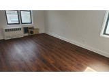 플러싱 아파트 1Bed 1Bath 150가 35Ave. 4층나무 히팅과온수포함 전부새로개조 전부새것 넓은거실과많은클라젯 1층에세탁실 한양마트 기차역 노던1블럭
