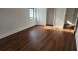 플러싱 아파트 1Bed 1Bath 150가 35Ave. 4층나무 히팅과온수포함 전부새로개조 전부새것 넓은거실과많은클라젯 1층에세탁실 한양마트 기차역 노던1블럭