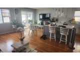 베이사이드 3Bed 2Fullbath 223가 59Ave. 2층나무 완전새로개조 물만포함 실내세탁기 주차2대 조용한주택가