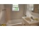 후레쉬메도우 1Bed 1Bath 150가 59Ave. 2층나무 히팅과온수포함 새로개조 주차편리 495고속도로근방