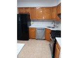 와잇스톤 3Bed 1.5Bath 144가 25Ave. 2층나무 물만포함 주차1대  새컨디션 둿마당 주차편리